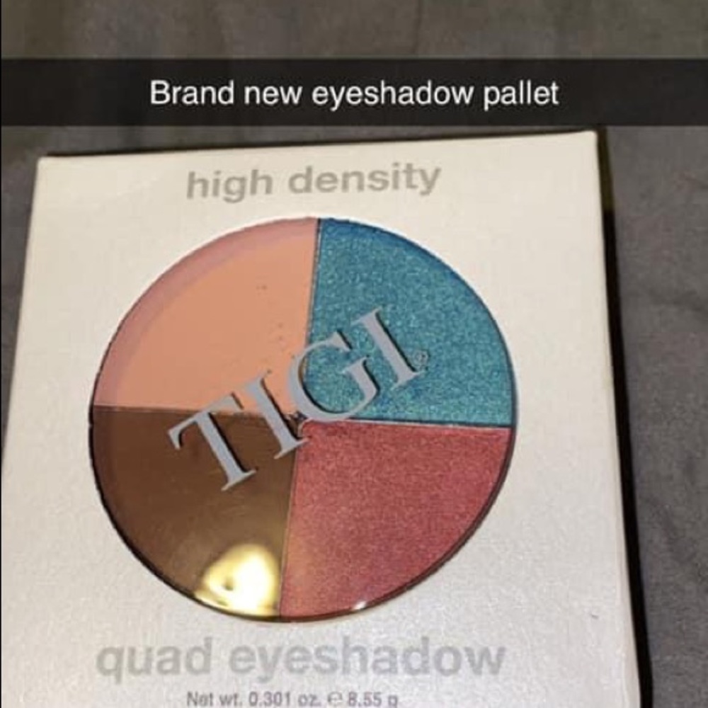 Small eyeshadow pallet